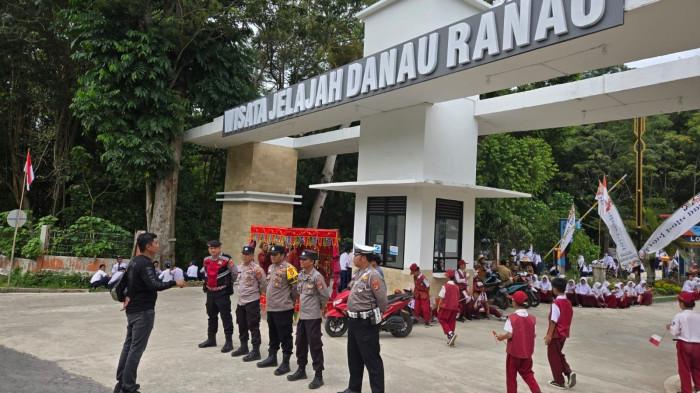 Polsek Balik Bukit Polres Lambar Kawal Kunker Ketua TP-PKK  Lampung di Lumbok Seminung
