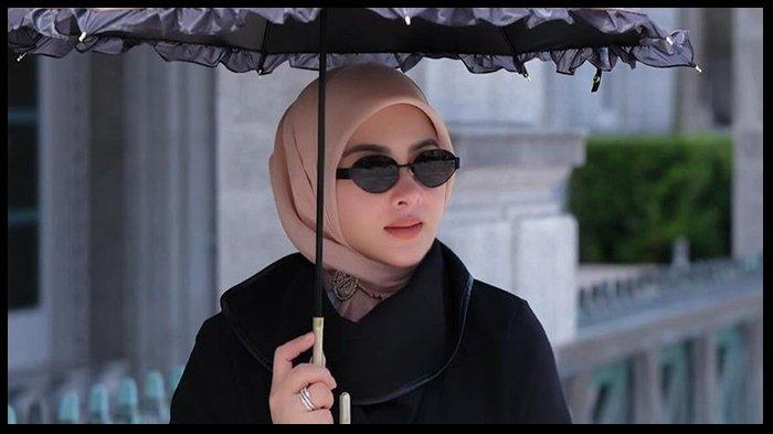 Kabar Syahrini Hamil Makin Menguat Usai Ditemukan Benda Tak Biasa di Ranjangnya