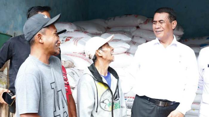 Mentan Sidak Kios Pupuk di Lampung Utara, Pastikan Harga Turun 20 Persen