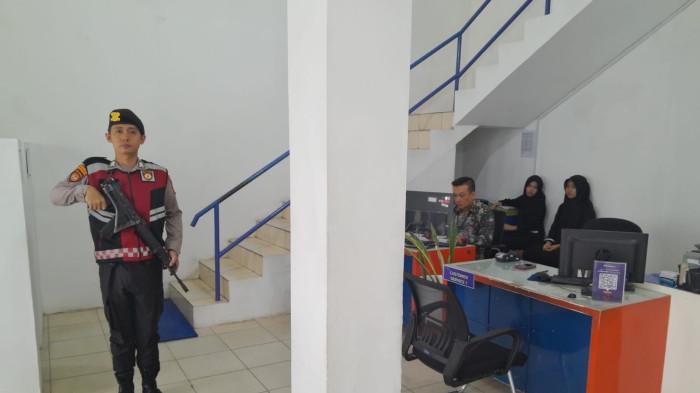 Satuan Samapta Polres Pesisir Barat Pengamanan Objek Vital Bank Lampung