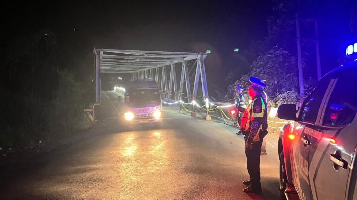 Cegah Lakalantas, Satlantas Polres Way Kanan Patroli Malam di Jembatan Way Giham