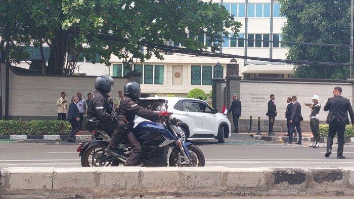 Paus-Fransiskus-Tiba-di-Kedutaan-Vatikan.jpg