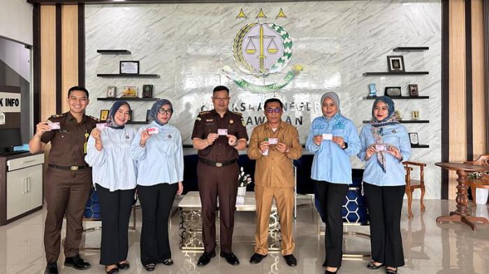 Kejari Pesawaran Serahkan 1.309 Keping KIA Kepada K3S Wilayah Negeri Katon