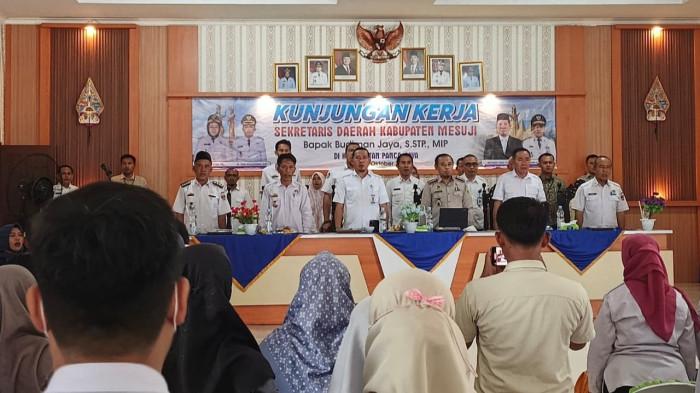 Kepala ATR/BPN Mesuji Sosialisasikan  Pengelolaan Tanah Aset Desa di Adi Luhur