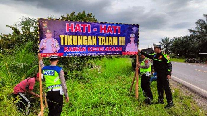 Polres Mesuji Lampung Pasang Spanduk Imbauan, Antisipasi Kecelakaan Jelang Nataru