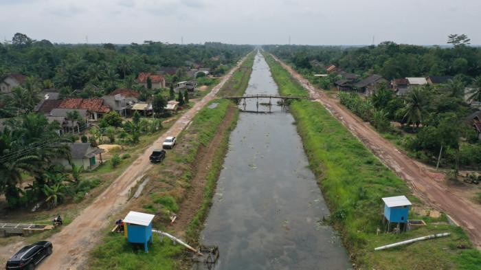 Petani di Tulangbawang Semringah, Saluran Irigasi Gantung Efesien Mengairi Sawah, Airnya Lancar