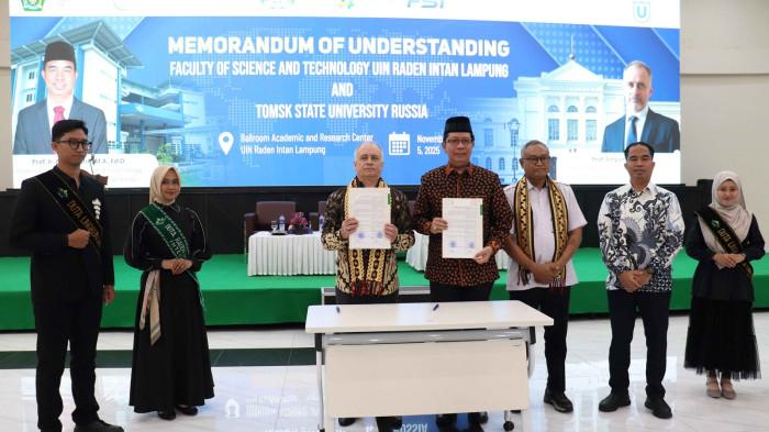 TANDATANGANI KERJASAMA - Fakultas Saintek Saintek UIN RIL56