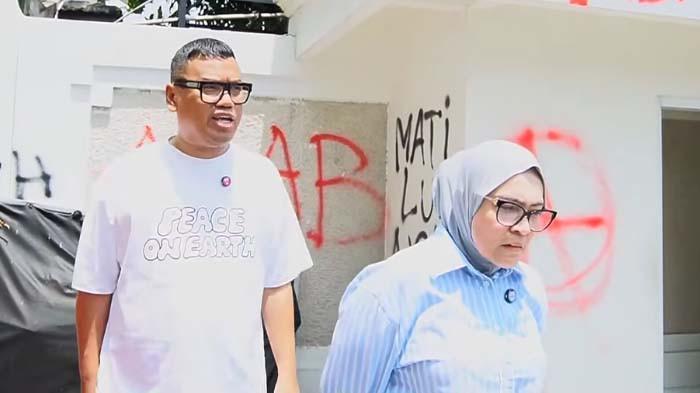 Tangis Pilu Istri Uya Kuya Sambangi Rumahnya yang Dijarah, 'Ya Allah'