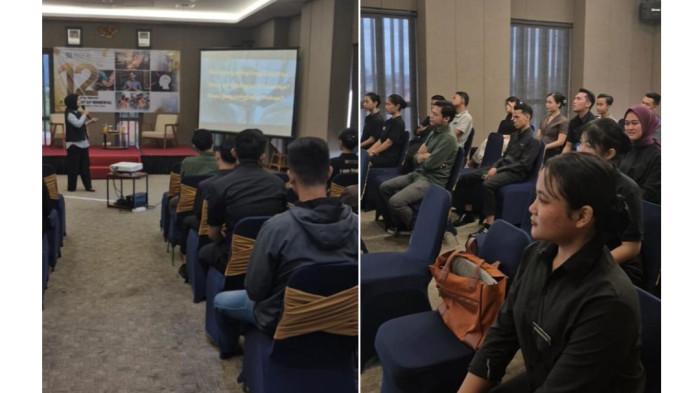 Tim batiqa mendengarkan dengan seksama selama  acara berlangsung