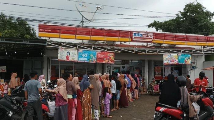 Viral Emak-emak Berbondong Beli Minyak Goreng, Rela Antre 3 Jam
