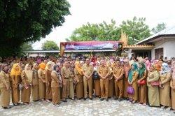 Pemkab Pesibar Serahkan Ribuan Surat Keputusan (SK) Tenaga Kontrak