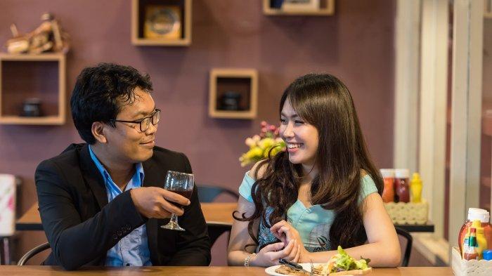 Mimpi Berpacaran dengan Artis, Berada dalam Hubungan yang Tidak Seimbang