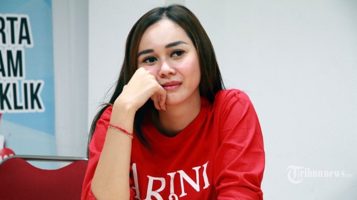 Aura Kasih Akui Belum Kepikiran Nikah Lagi, Ungkap 3 Kriteria Suami Idaman
