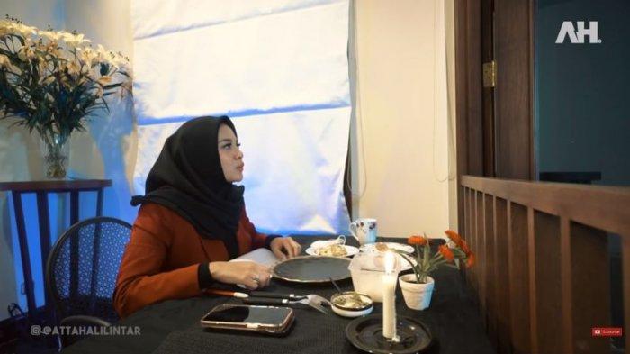 Aurel Hermansyah Dinner Romantis dengan Atta Halilintar yang Positif Covid-19 dan Jalani Isolasi