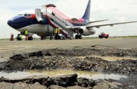 Sjachroedin  Setuju Swastanisasi Bandara Radin Inten