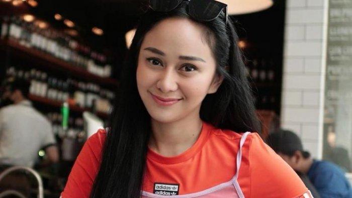 Biodata Denise Chariesta, Selebgram Berkonflik dengan Dewi Perssik