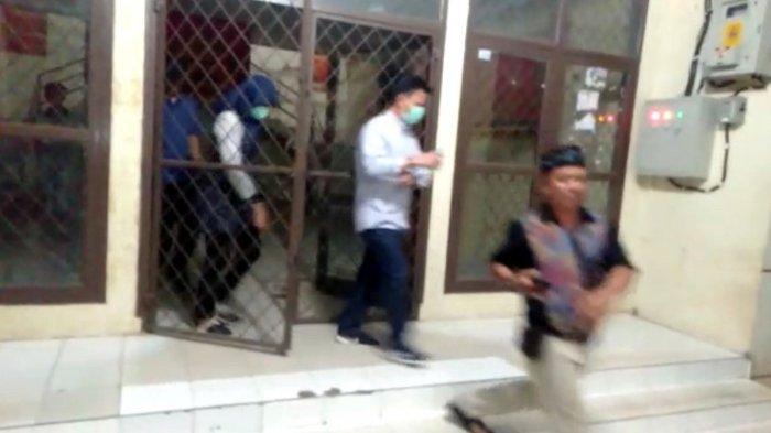 BREAKING NEWS - Satgas KPK Datangi Kantor Dinas PUPR Lampung Utara, Ini yang Dibawa