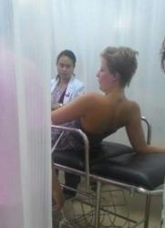 Dianggap Gila, Bule Cantik Mengamuk di Bandara