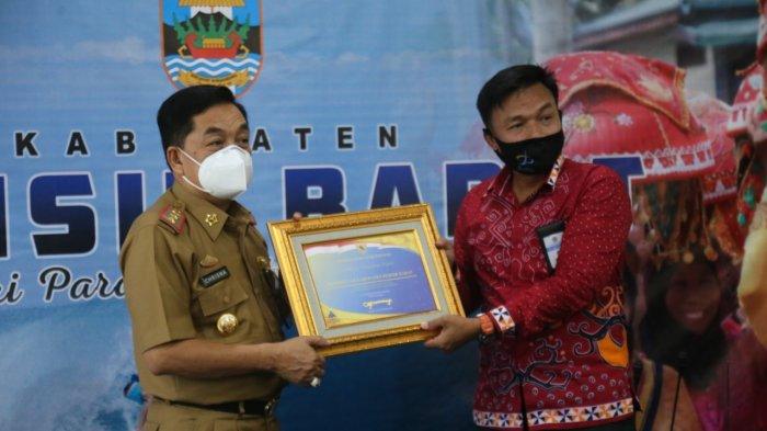 Pesisir Barat untuk Kali Pertama Raih Predikat WTP, Diterima Pjs Bupati Pesbar Achmad Chrisna Putra