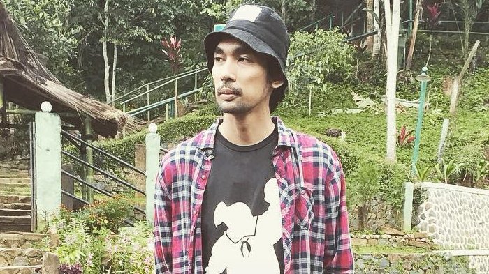 Aktor Tampan Ini Jadi Sopir Taksi Online