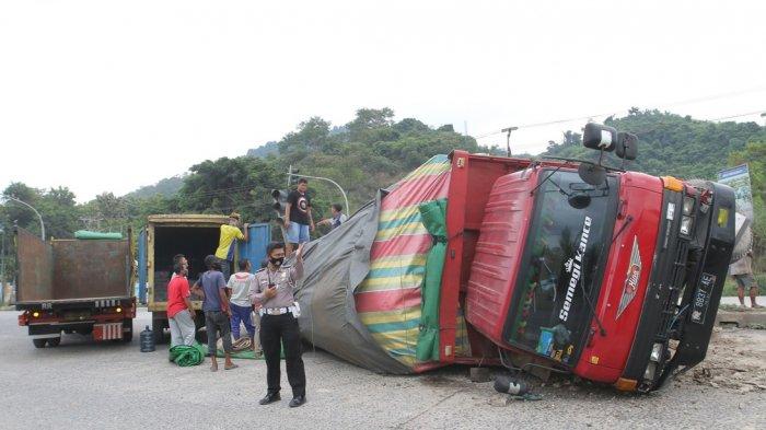 Datang dari Jakarta, Truk Ekspedisi Terguling di Bandar Lampung Alami Rem Blong