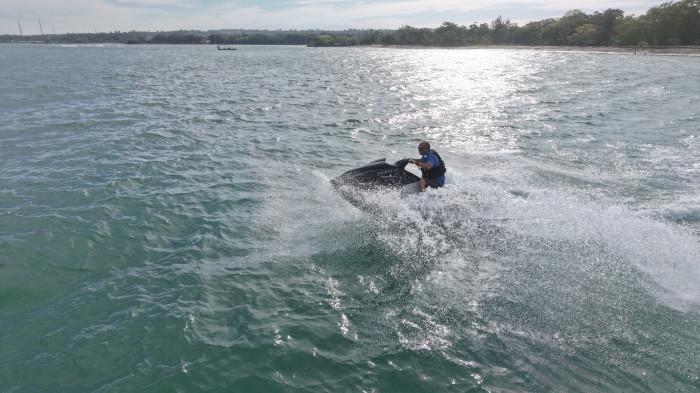 Pacu Adrenalinmu di MBeach Kalianda Nirwana Resort, Ada Permainan Jetski yang Jadi Primadona Baru