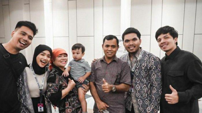 Fuji dan Thariq Halilintar Umrah Bareng, Atta Halilintar Beri Pesan Menohok