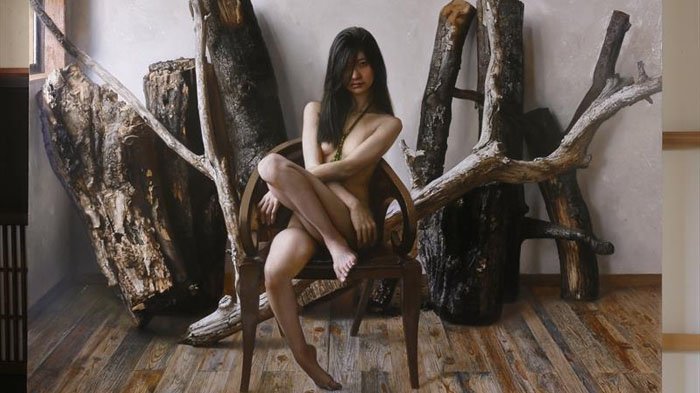 Foto Ini Sekilas Biasa Saja, Namun Fakta di Balik Gadis Seksi Duduk Ini Sangat Mengejutkan!