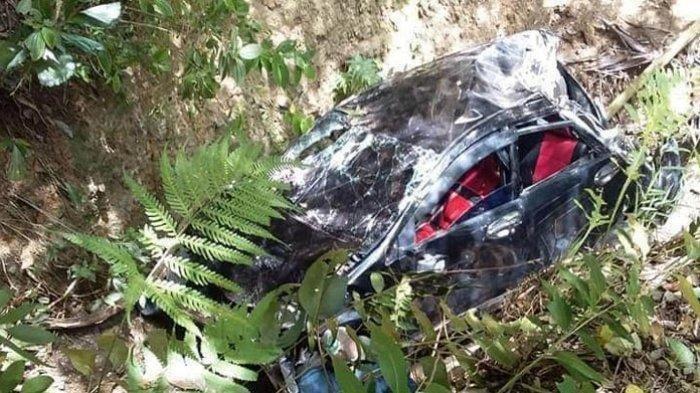 Ingin Putar Arah, Mobil Avanza Malah Terjun ke Jurang 100 Meter