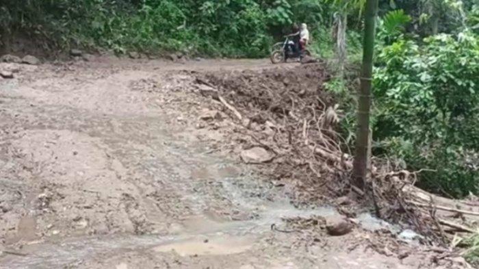 Breaking News, Longsor Terjang Jalan Desa Sumber Jaya Way Ratai Pesawaran Lampung, 1 Warga Meninggal