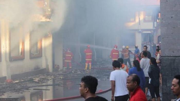 Pasar Ubud Terbakar, 3 Mobil Damkar Tambahan Dikerahkan