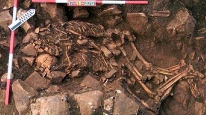 Kerangka Saling Berpelukan Ribuan Tahun Lalu Ditemukan