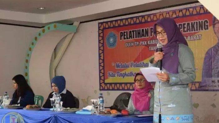 Ketua TP-PKK Pesibar Gelar Pelatihan Public Speaking