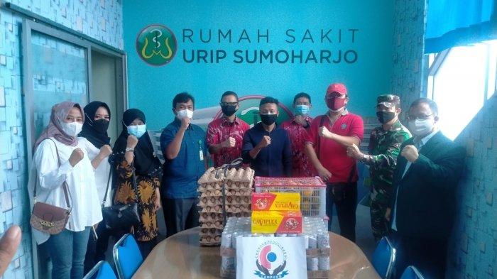 Peduli Nakes, Danramil 410-04/TKT Serahkan Bantuan kepada RS Urip Sumoharjo