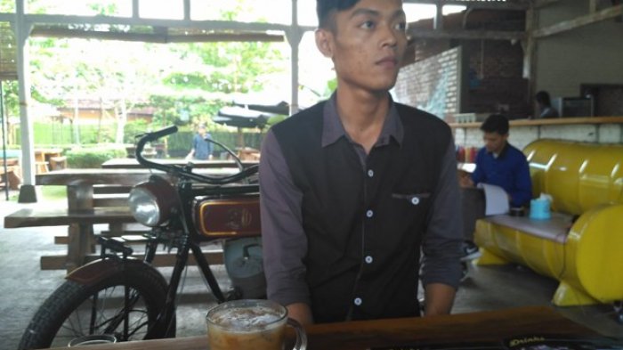 Kopi Kayu Manis Sajian Berbeda di Ajib's Kitchen
