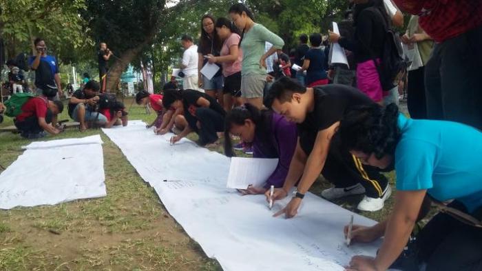 Kain 20 Meter Terbentang,