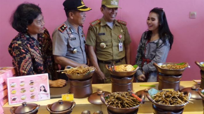 Kuenya Dinilai Negatif, Kali Ini YouTuber Beri Ulasan Terhadap Nasi Uduk Ayu Ting Ting
