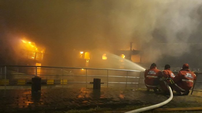 Tiga Kapal Terbakar di Pelabuhan Benoa Denpasar, ABK Berlarian Menuju Dermaga