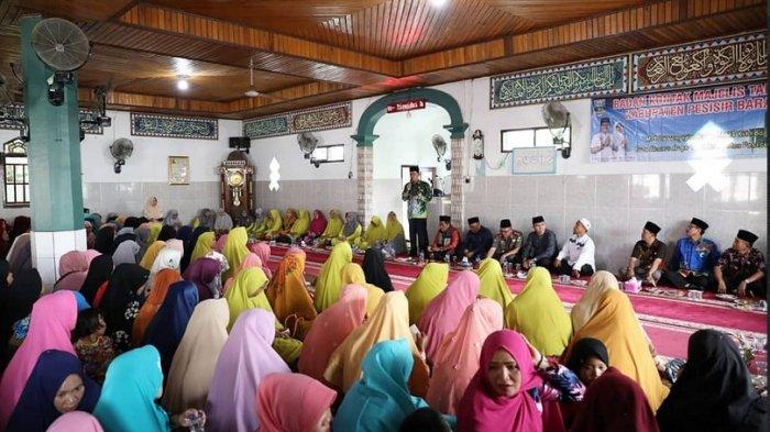 Bupati Pesibar: Pengajian BKMT Pekon Menyancang berperan cerdaskan kehidupan dan kesejahteraan umat