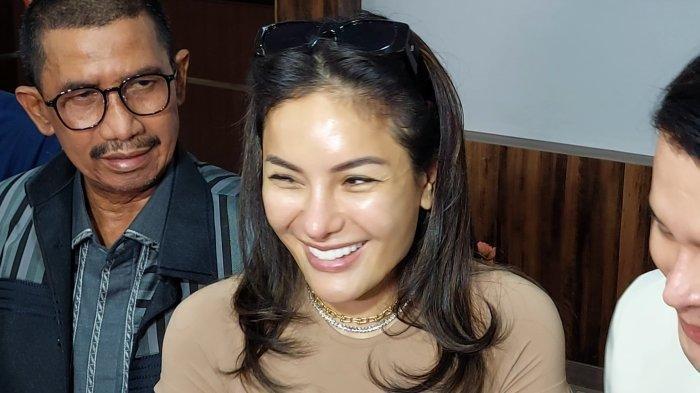 Nikita Mirzani Ingatkan Vadel Badjideh Banyak Tidur di Rumah Jelang Pemeriksaan