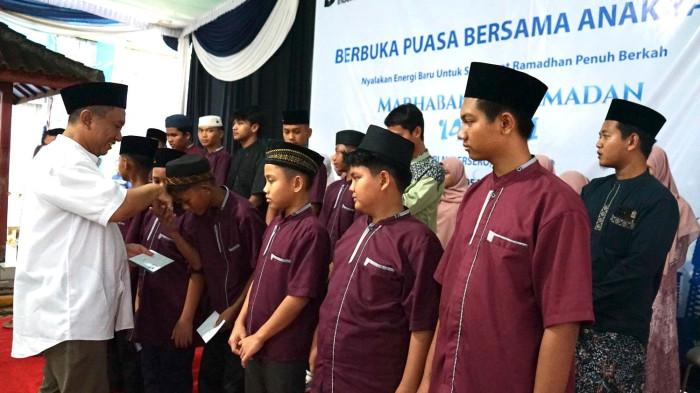 pln berikan santunan yatim duafa23