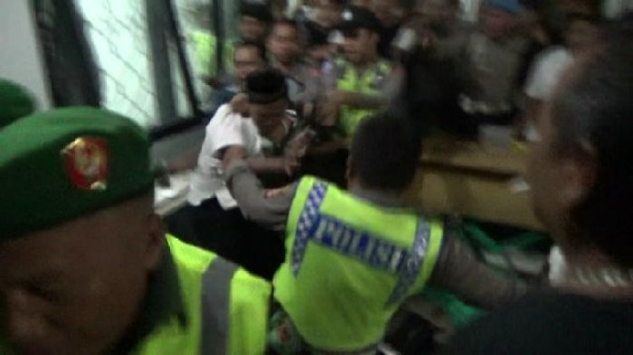 Pilkada 2018, Pendukung Pasangan Balon Mengamuk Gara-gara Jagoannya Ditolak KPU