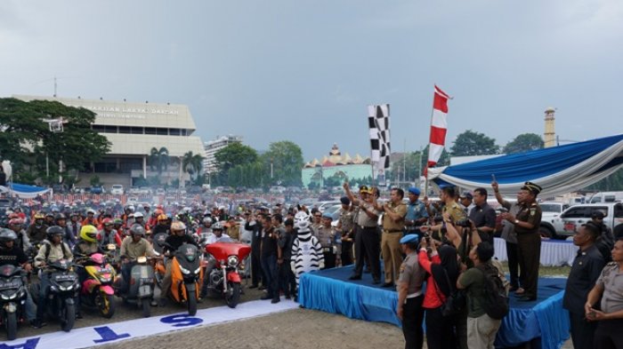 (FOTO) Gubernur Ridho Ficardo Lepas 1.702 Peserta Pawai Komunitas Otomotif