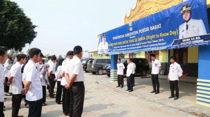 Sekda Pesisir Barat Lakukan Sidak untuk Cek Kehadiran ASN di Lingkungan Pemkab Pesisir Barat