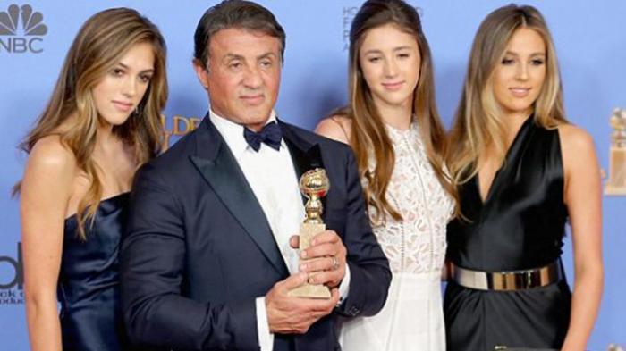 Cantiknya Tiga Putri Sylvester Stallone Saat Pose di Ajang Golden Globe Awards