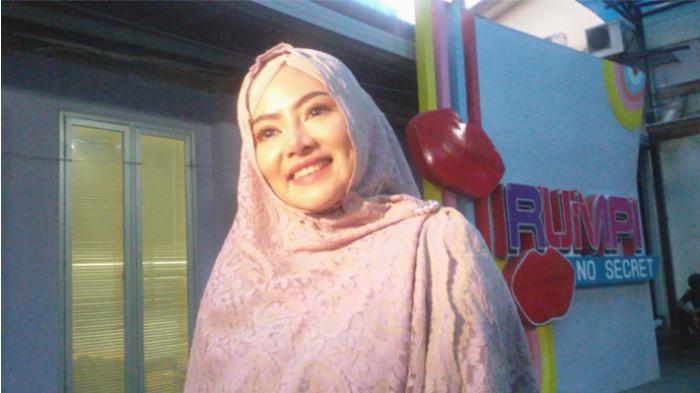 Vitalia Sesha Berhijab Usai Disebut  Followers-nya Berzina