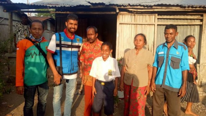Panjat Tiang Demi Kibarkan Merah Putih, Yohanis Dapat Beasiswa Hingga S1