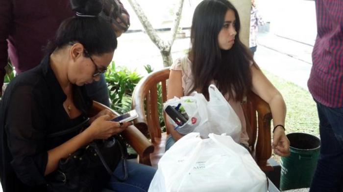 Bawa Obat, Dua Kakak Angkat Engeline Temui Margriet di Sel