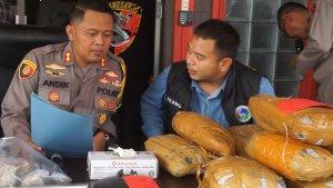 11-kg-ganja-di-mobil-boks.jpg
