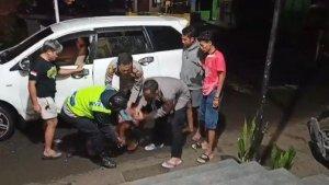 Akal-bulus-pencuri-mobil-di-Garut-saat-ditangkap-polisi-pura-pura-gila.jpg